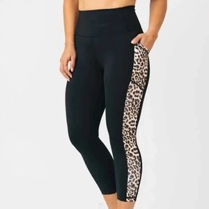 ZYIA Active Black Leopar Print Pocket Capri‎ Leggings Women Size 8 - 10
